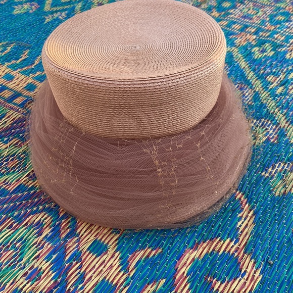Evelyn Varon peach beige classic 1940’s hat excellent condition size 22 - Picture 8 of 9